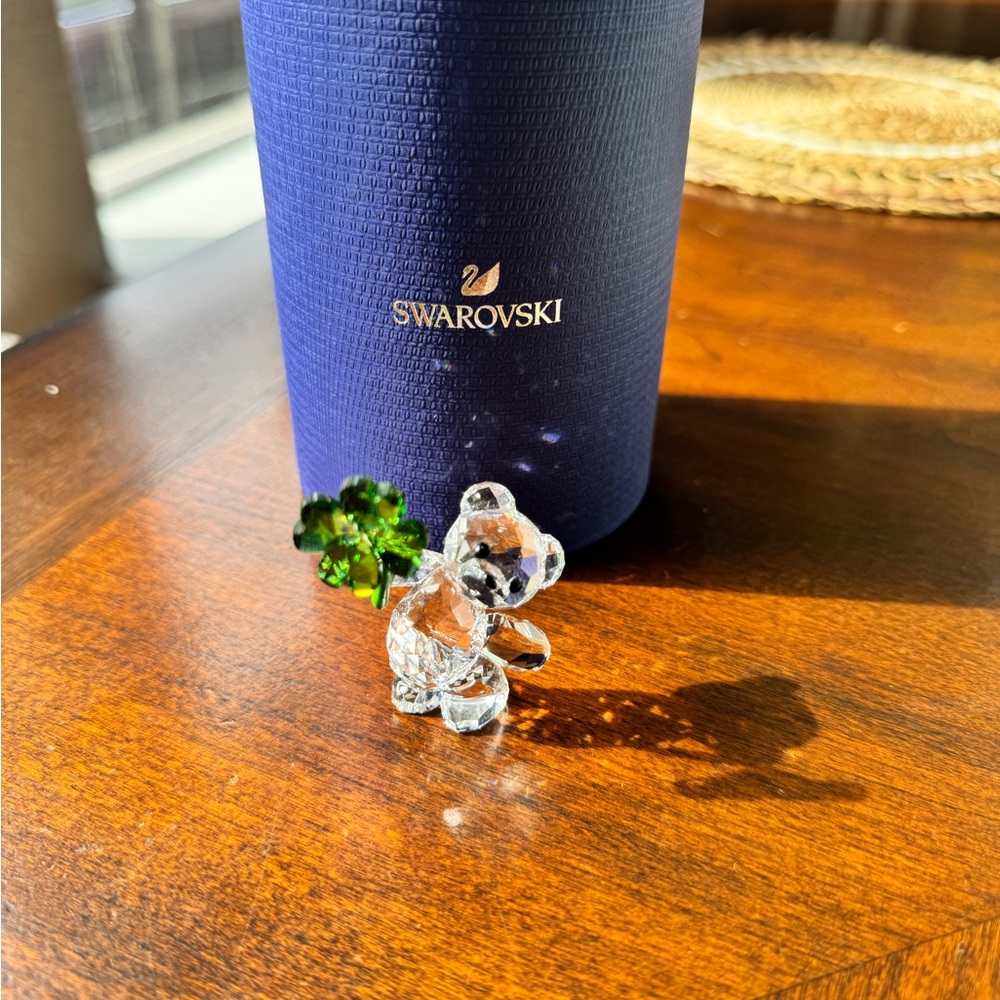 Swarovski Clear Crystal Kris Bear with Green Four-Leaf Clover Lucky Charm - Picture 3 of 9